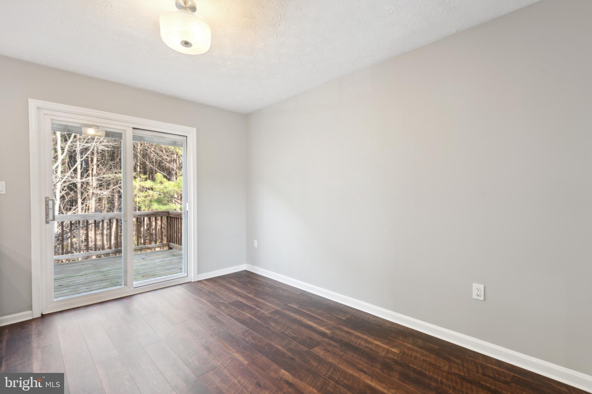 LAUREL GLEN - Residential