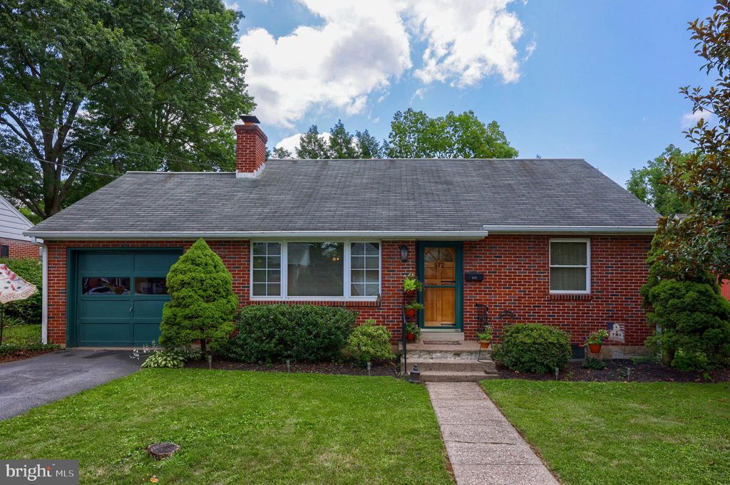 Photo of 412 E BAINBRIDGE ST, ELIZABETHTOWN, PA 17022 (MLS # PALA2037628)