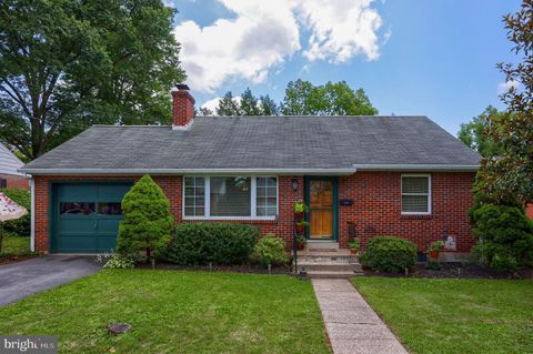 Photo of 412 E BAINBRIDGE ST, ELIZABETHTOWN, PA 17022 (MLS # PALA2037628)