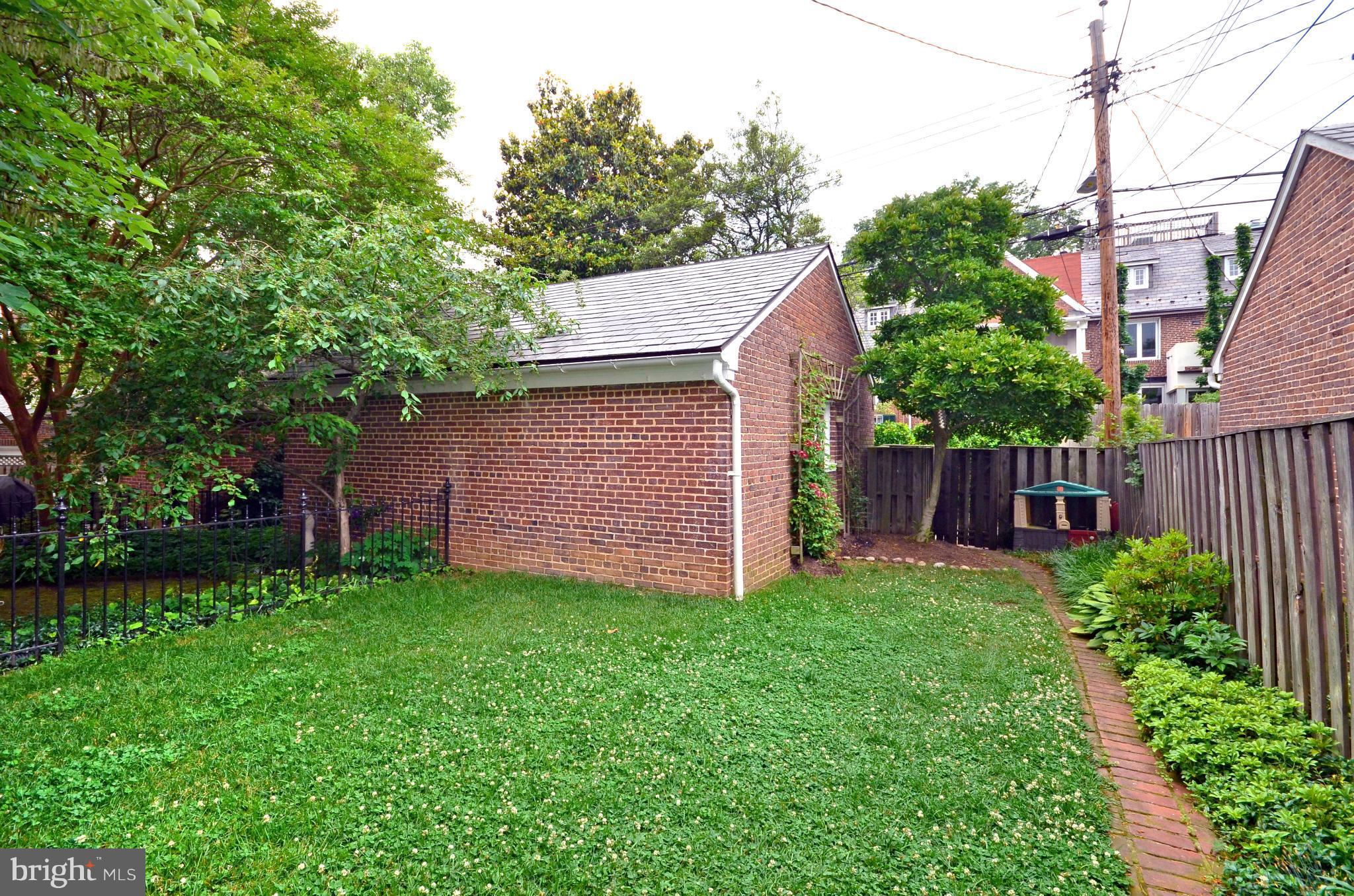 OAKENSHAWE - Residential