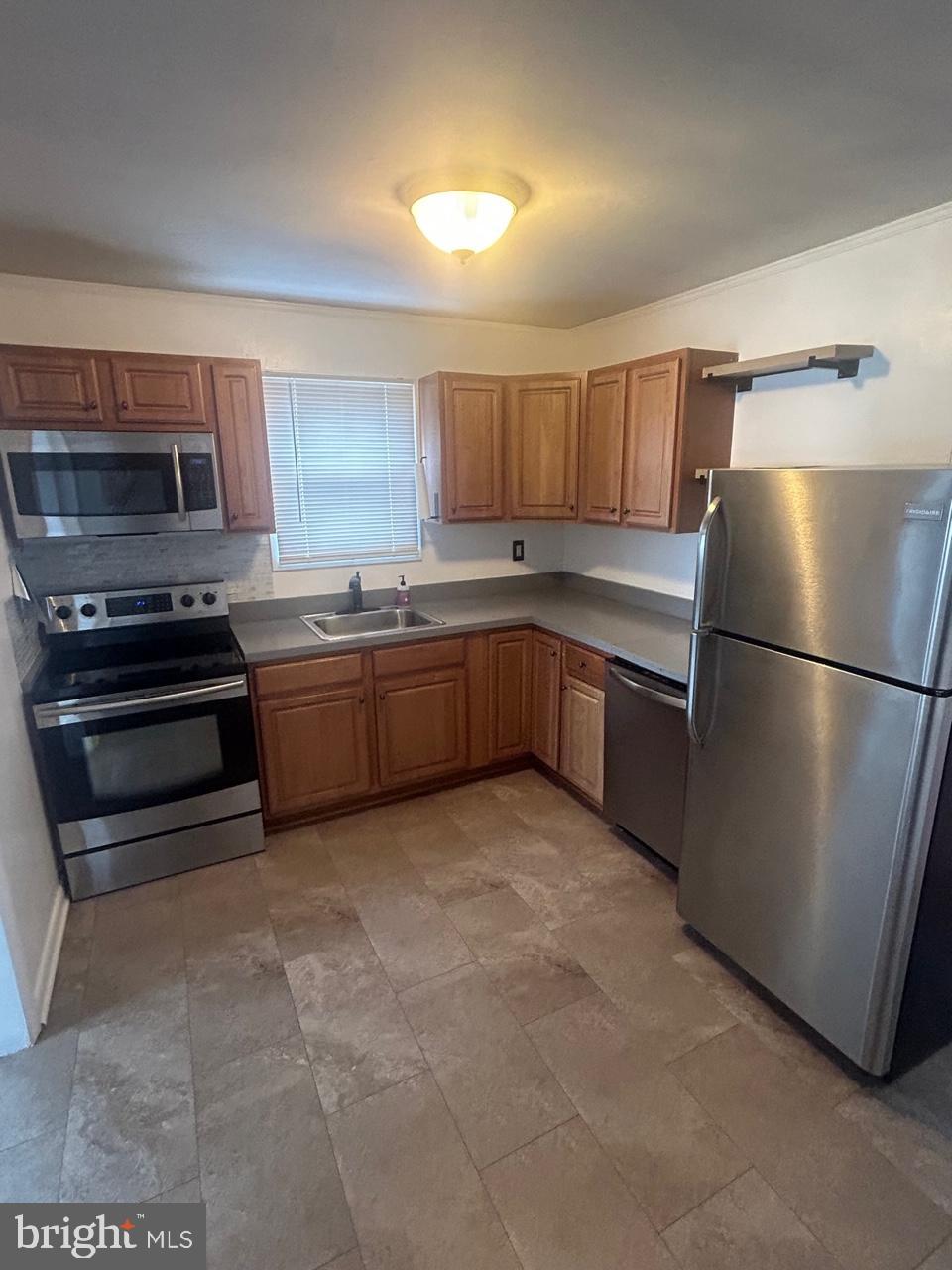 CARVEL BEACH - Residential Lease