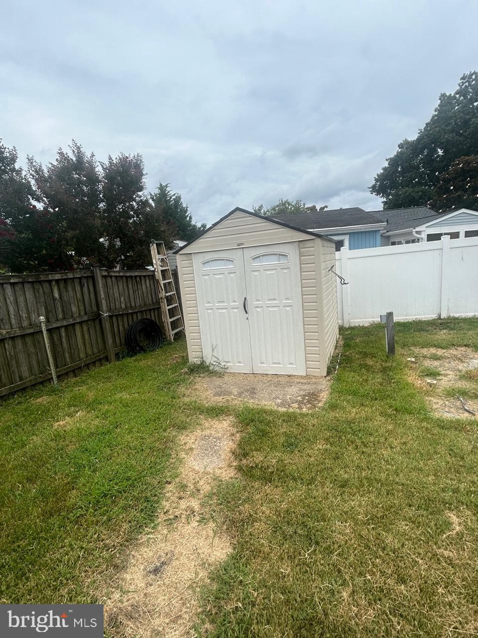 CARVEL BEACH - Residential Lease