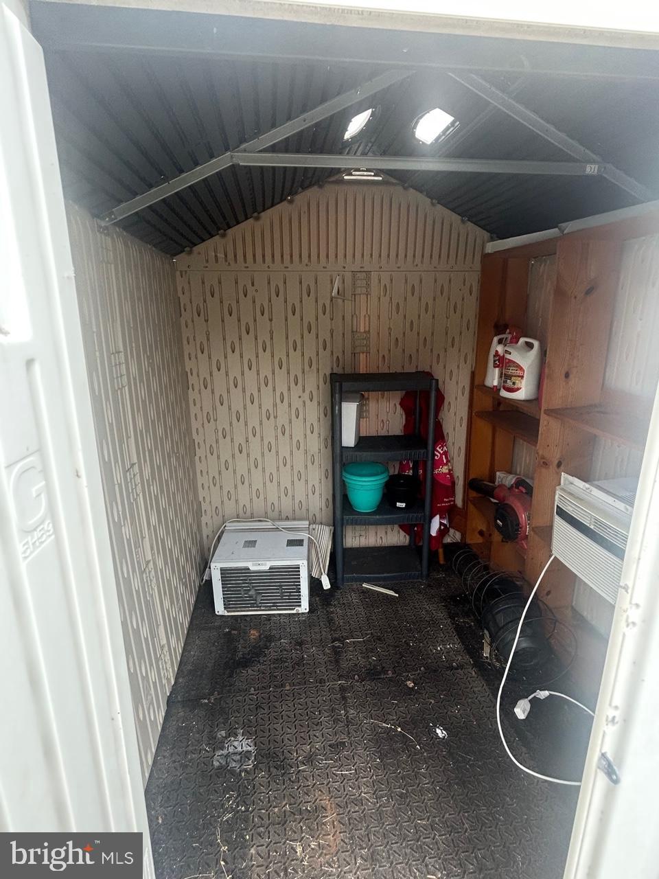 CARVEL BEACH - Residential Lease