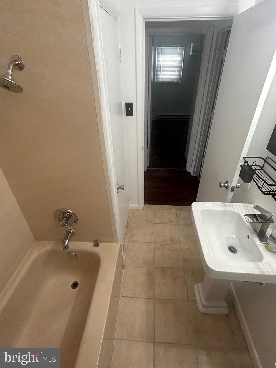 CARVEL BEACH - Residential Lease