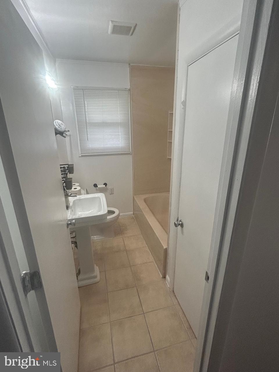 CARVEL BEACH - Residential Lease