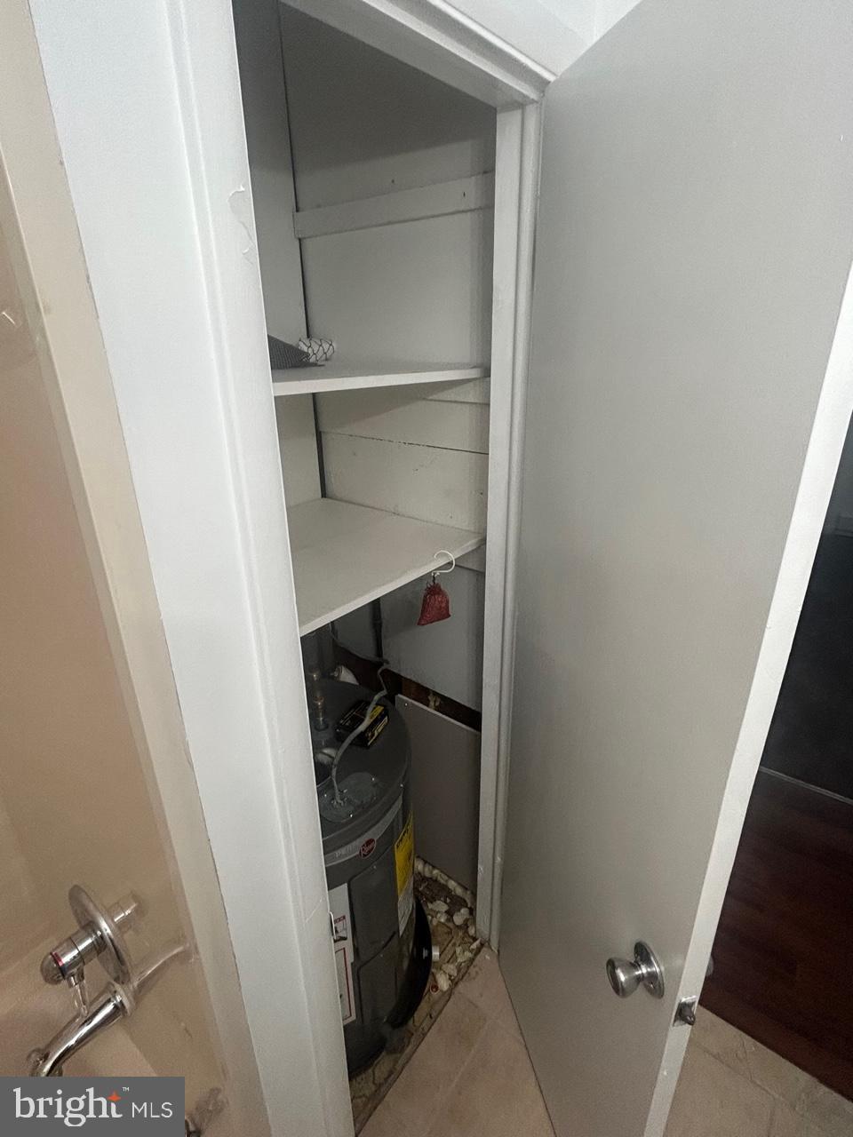 CARVEL BEACH - Residential Lease