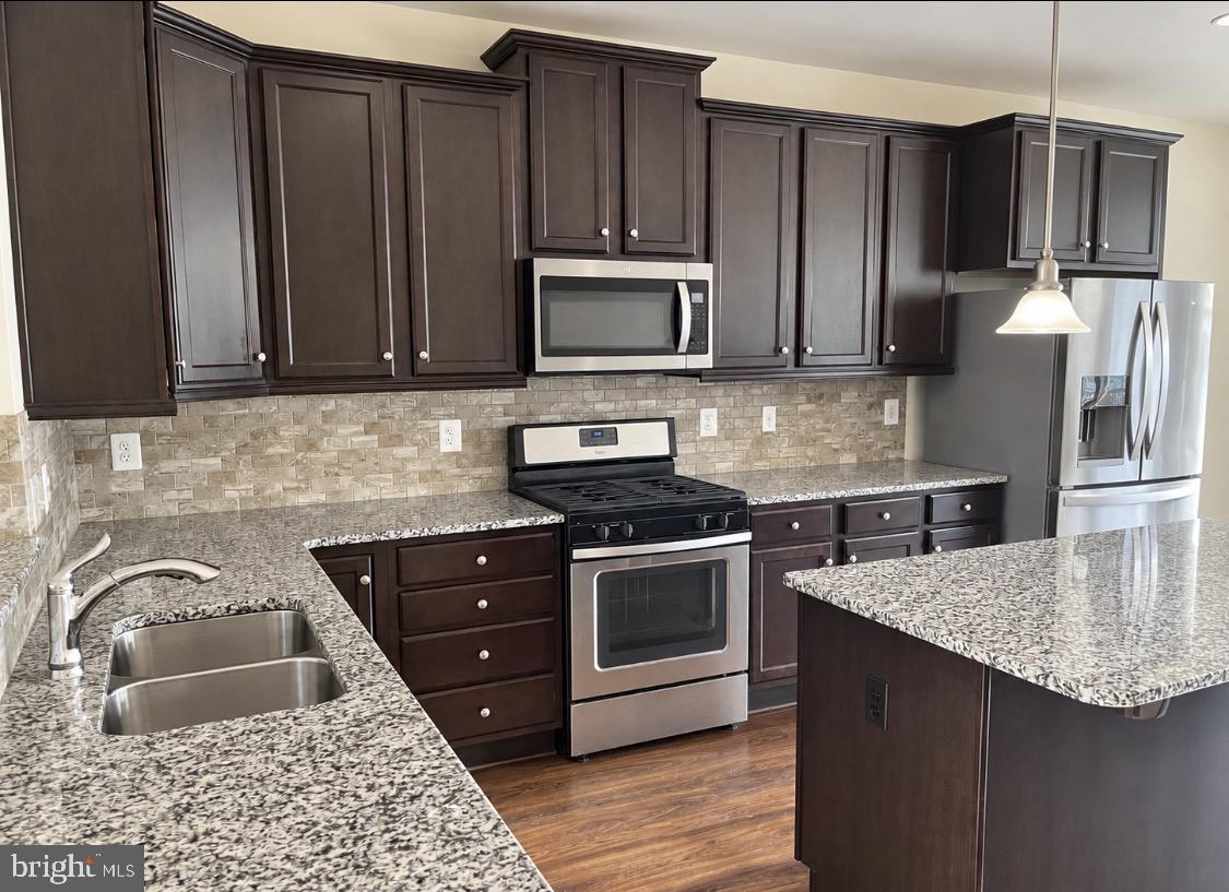 8607 SWEET ROSE COURT