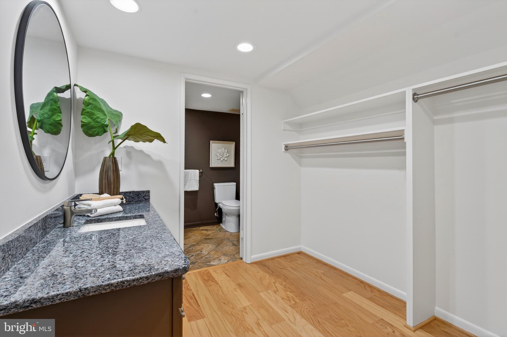 RESTON - Residential