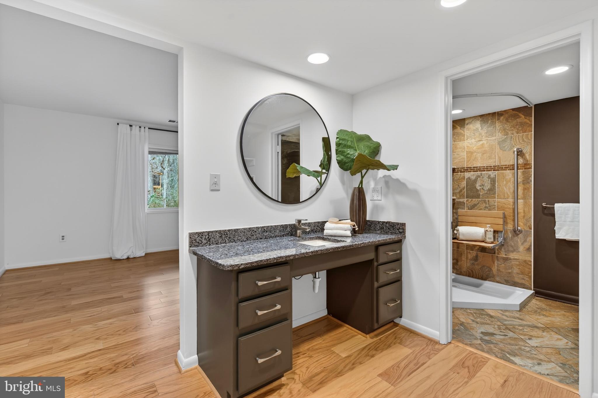 RESTON - Residential