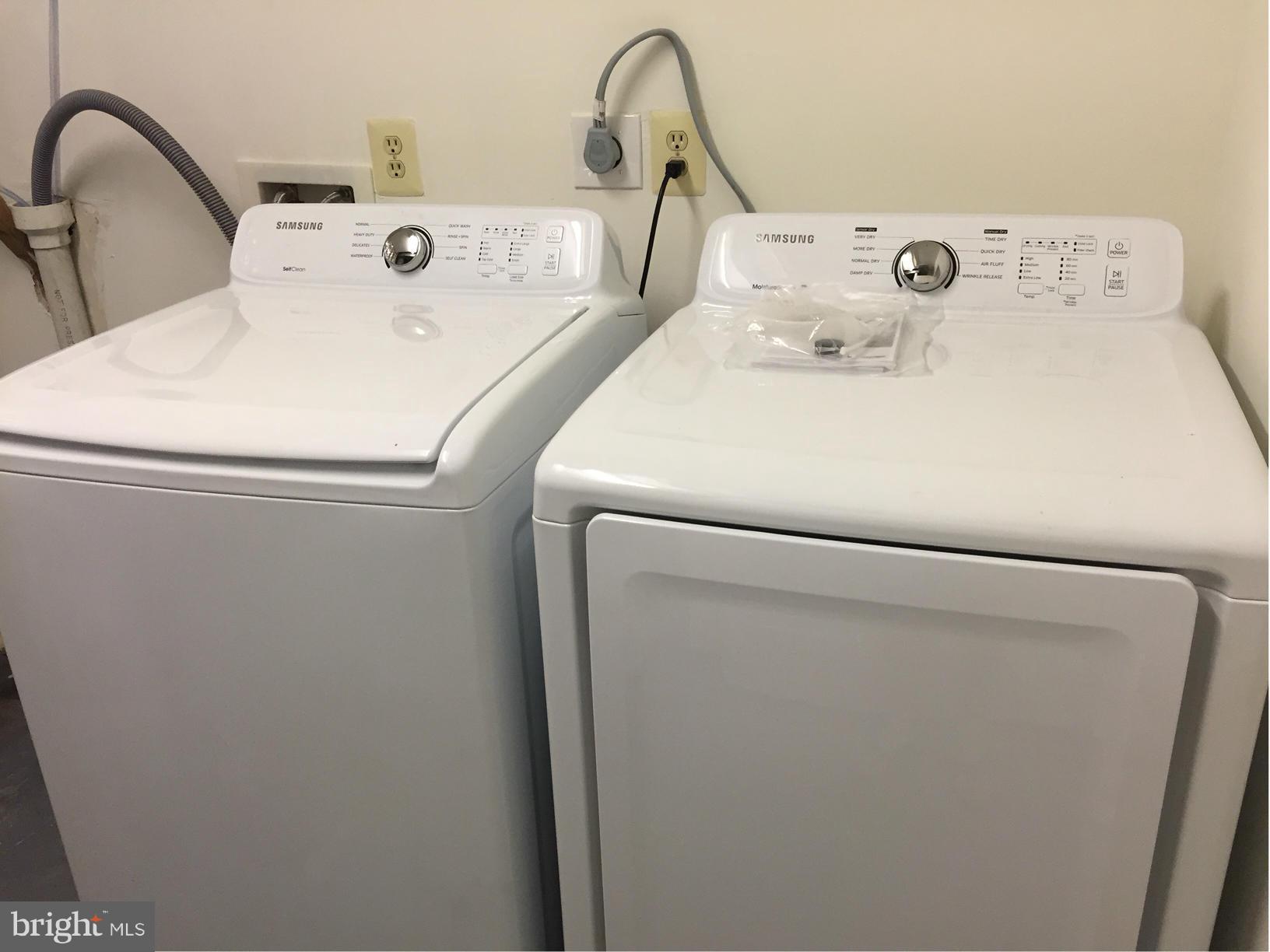 HOLLYWOOD ON THE HILL - Residential