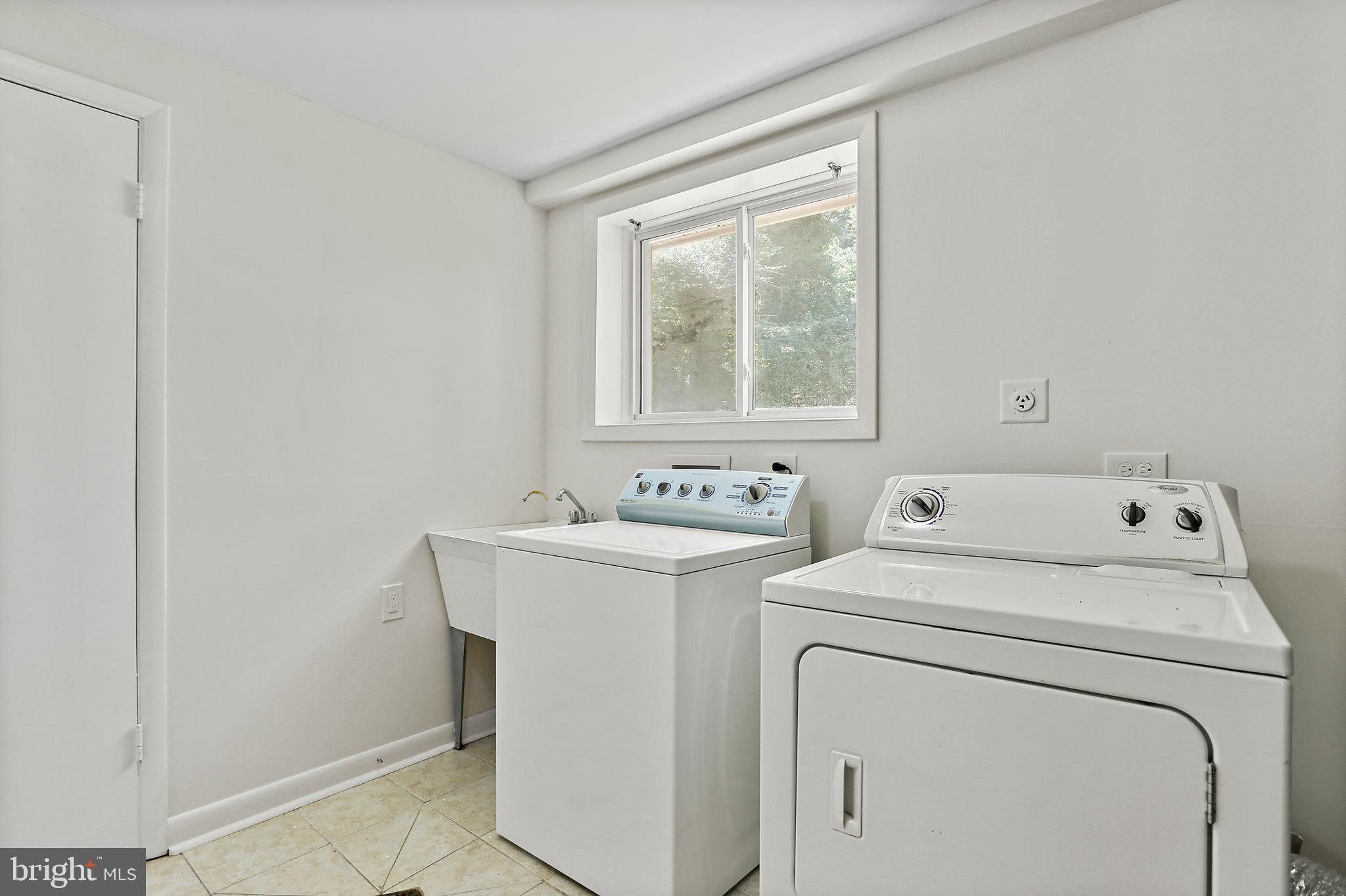 SHERWOOD FOREST MANOR - Residential