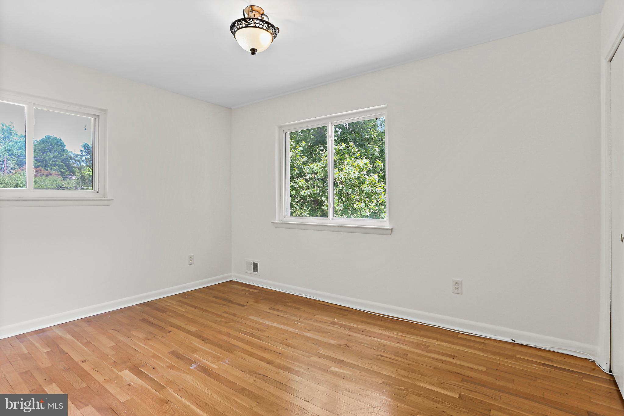 SHERWOOD FOREST MANOR - Residential