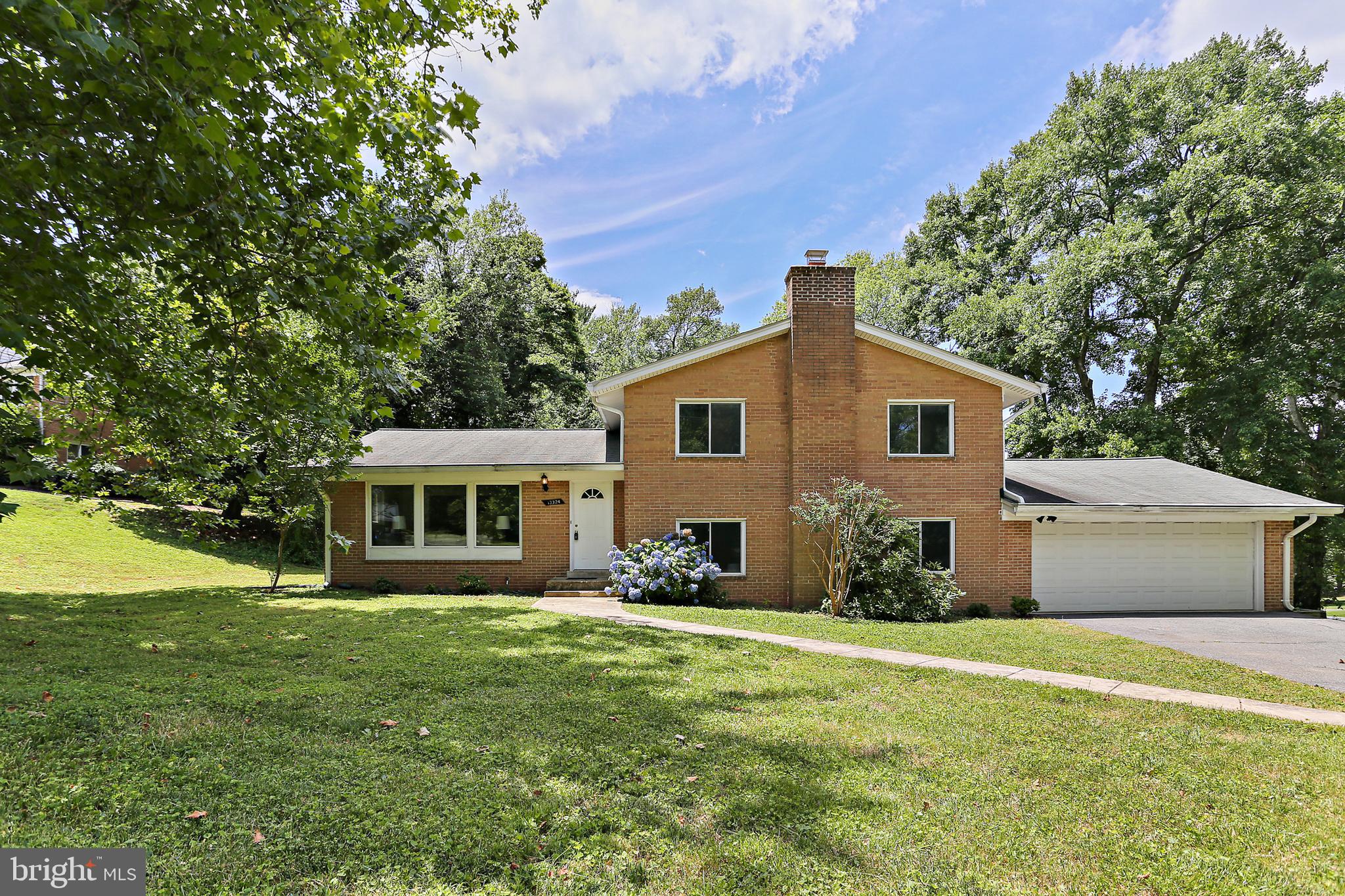 SHERWOOD FOREST MANOR - Residential