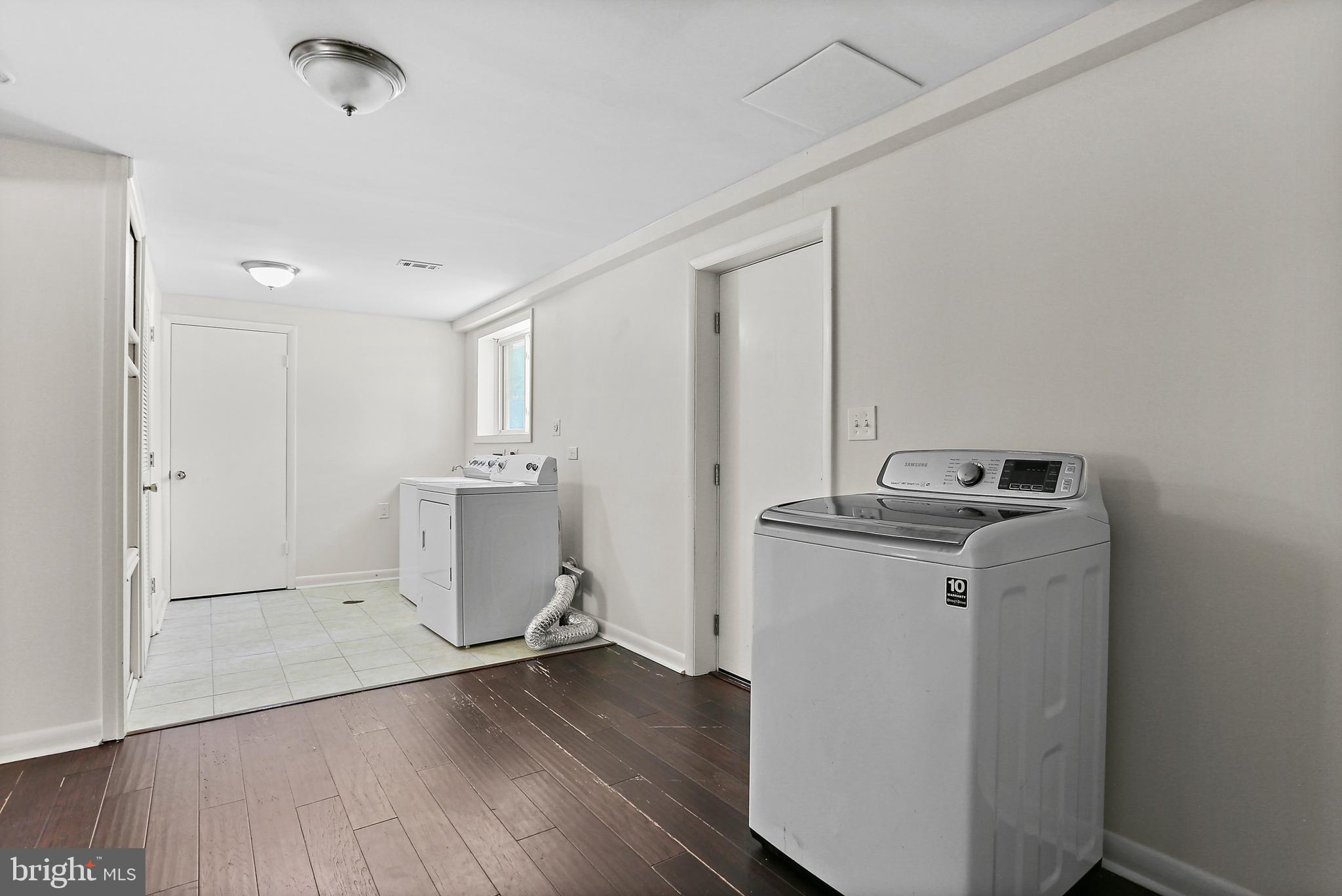 SHERWOOD FOREST MANOR - Residential