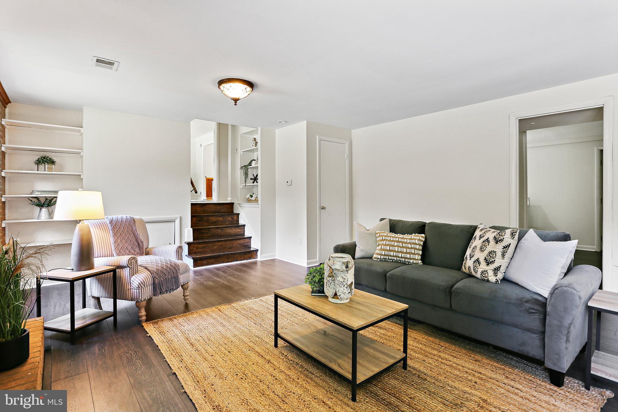 SHERWOOD FOREST MANOR - Residential