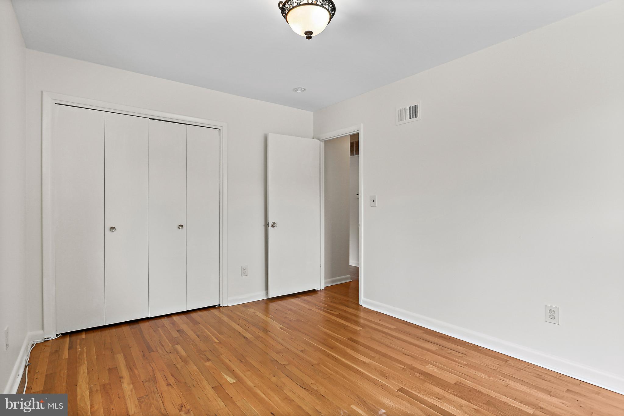 SHERWOOD FOREST MANOR - Residential