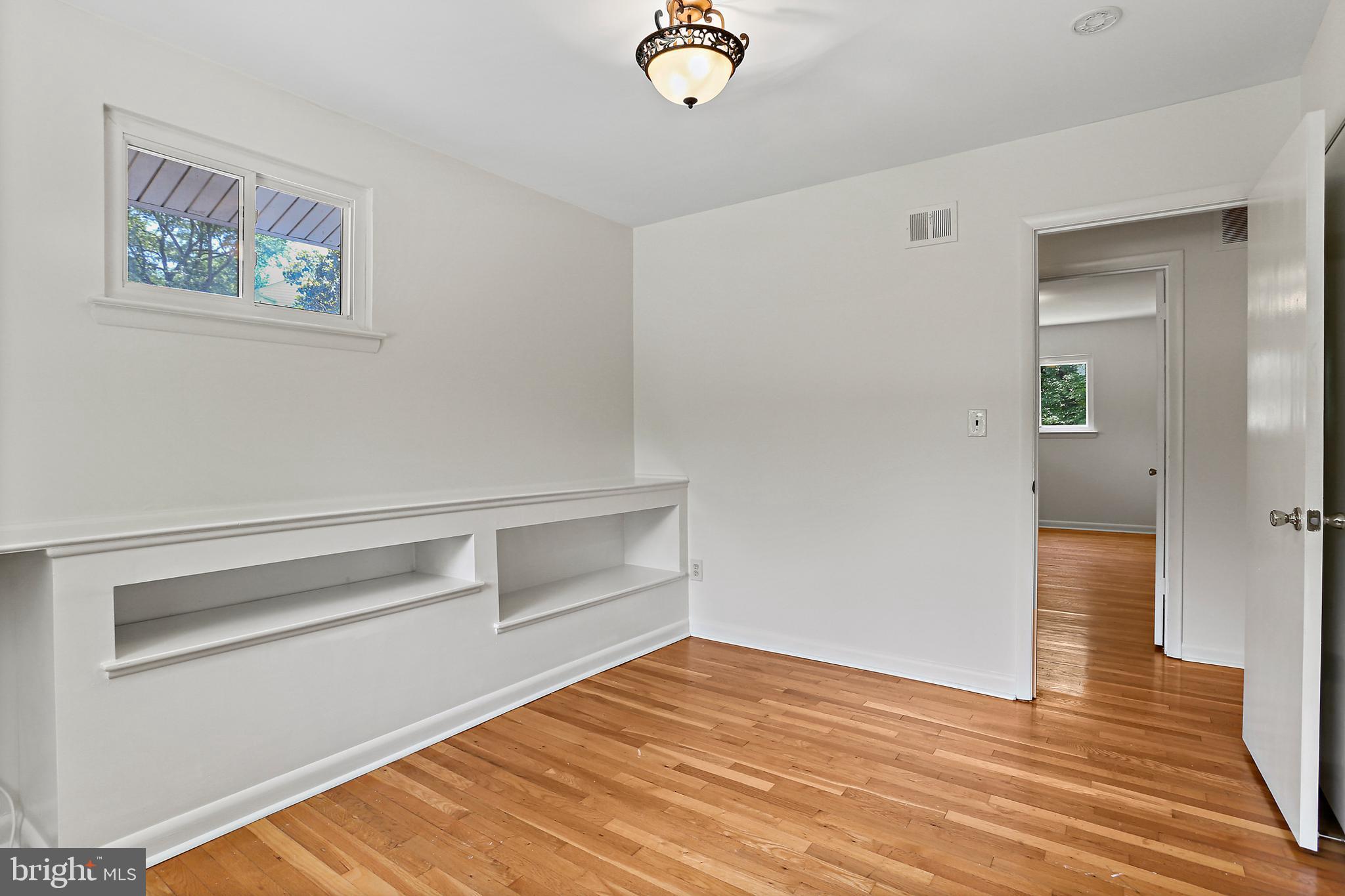 SHERWOOD FOREST MANOR - Residential