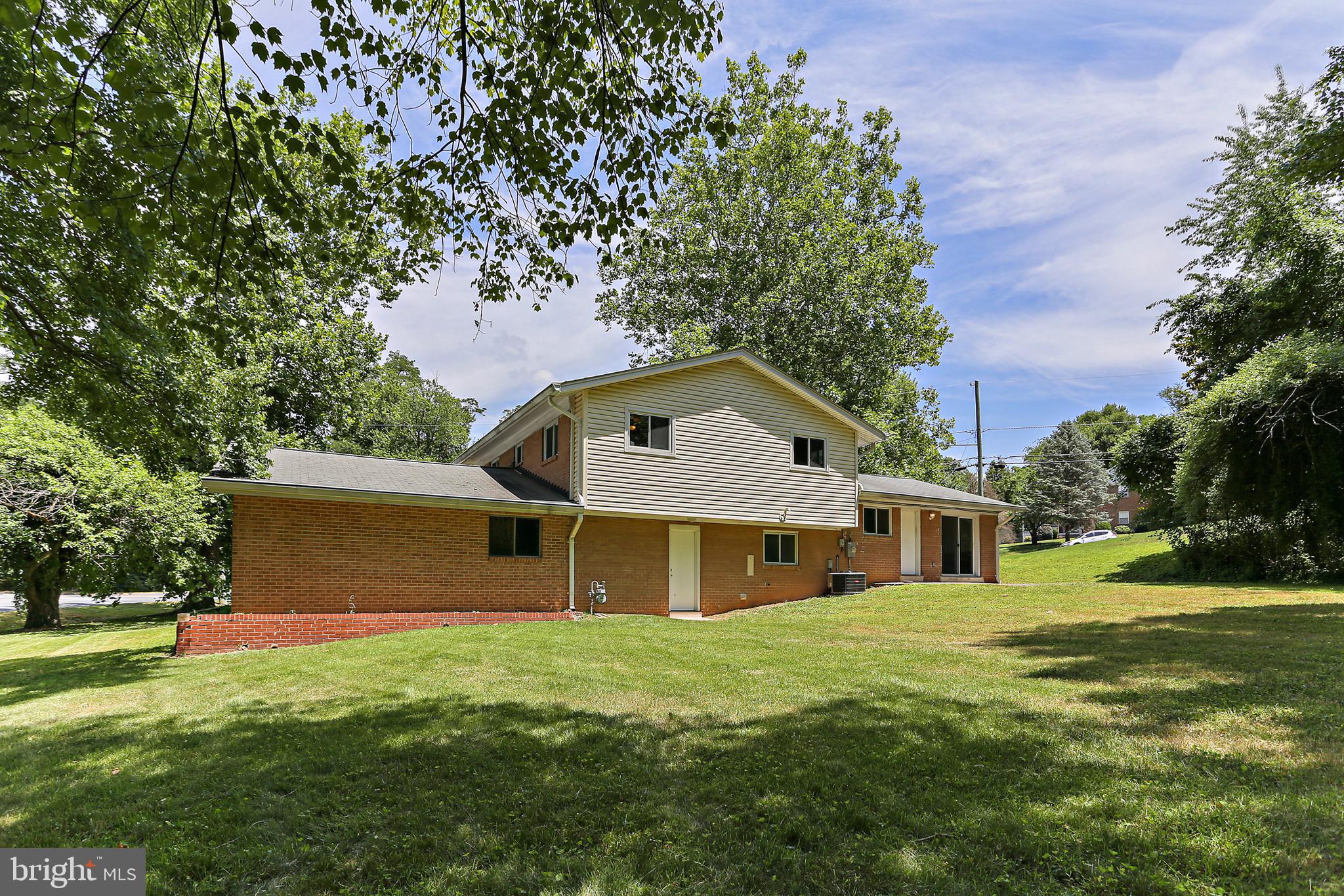 SHERWOOD FOREST MANOR - Residential