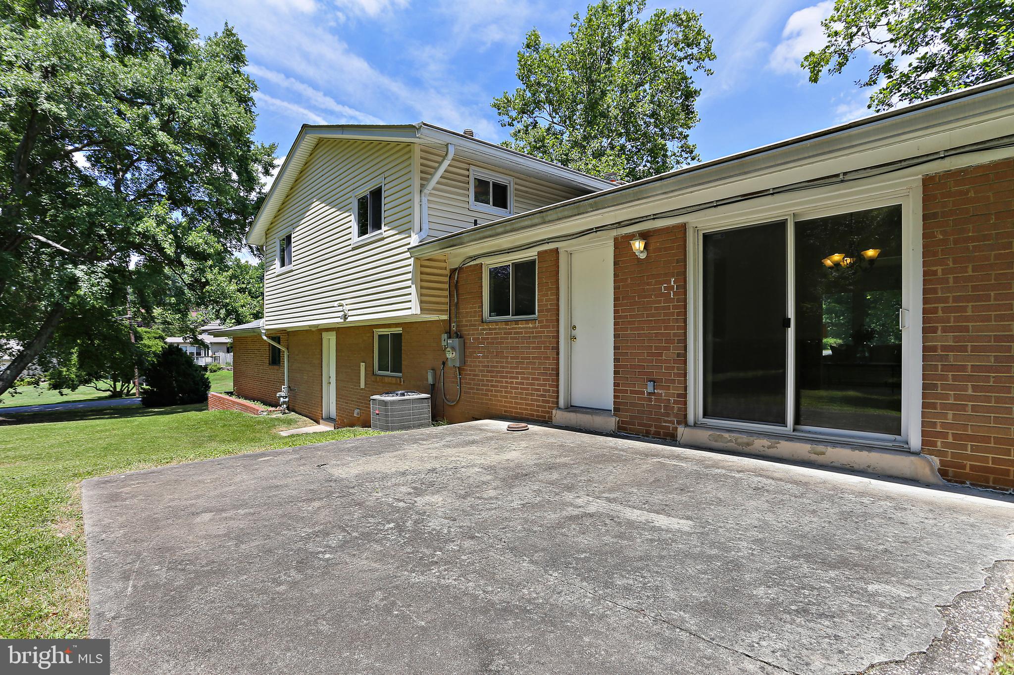 SHERWOOD FOREST MANOR - Residential