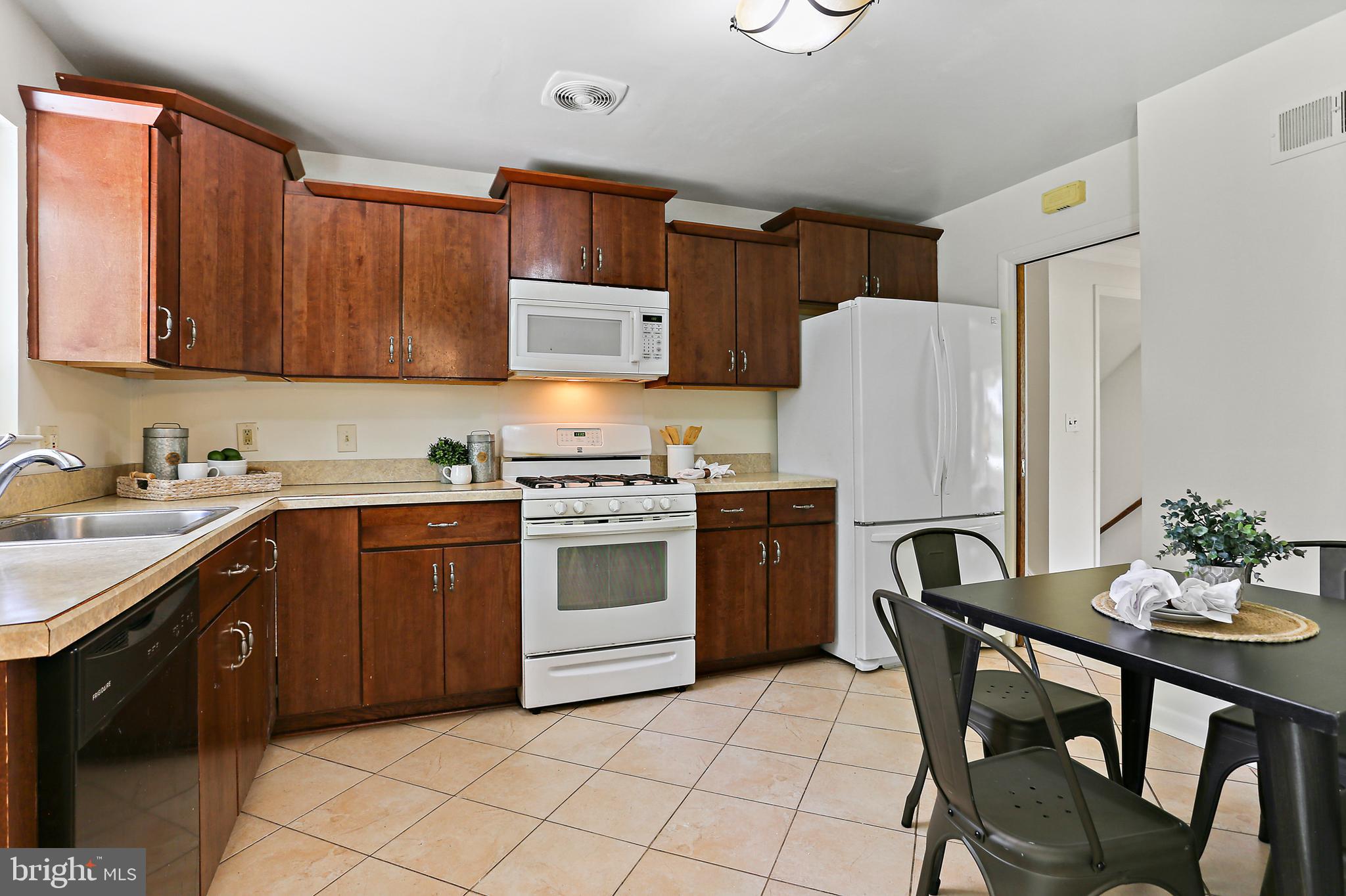 SHERWOOD FOREST MANOR - Residential