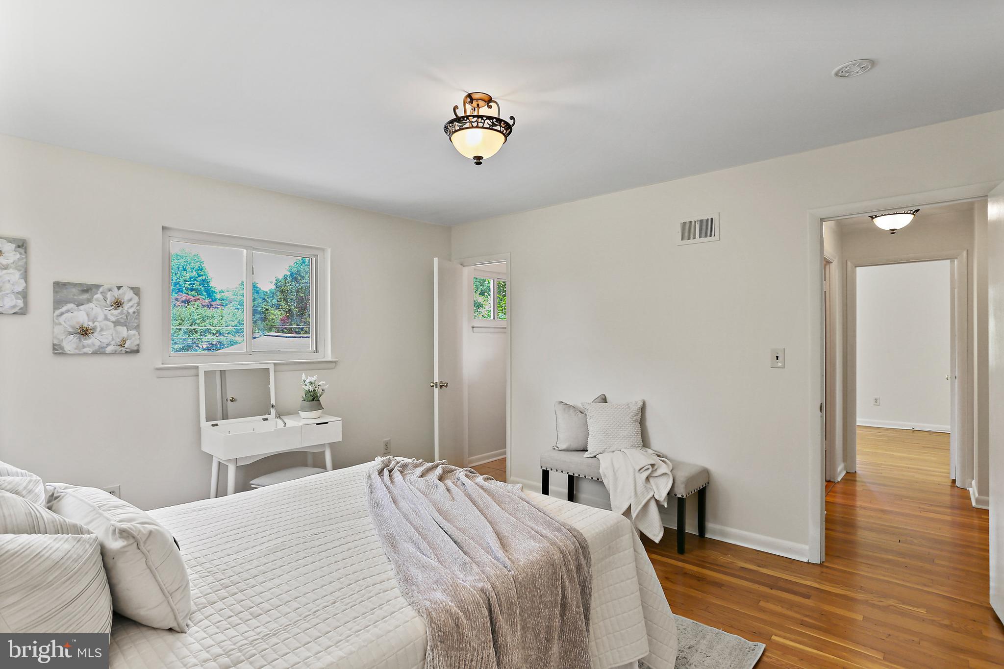 SHERWOOD FOREST MANOR - Residential