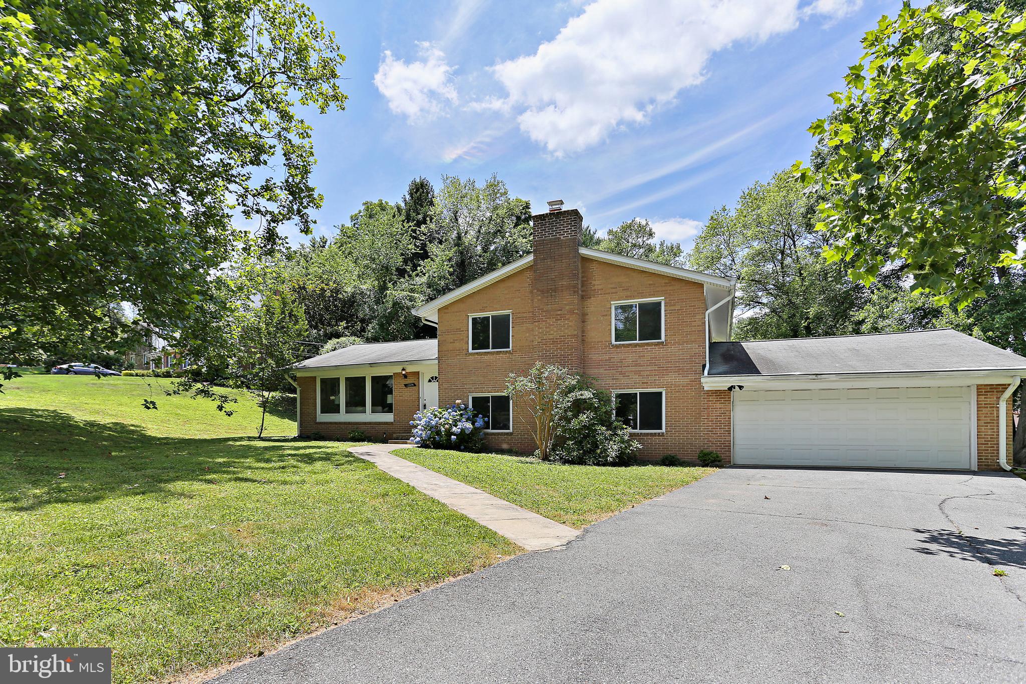 SHERWOOD FOREST MANOR - Residential