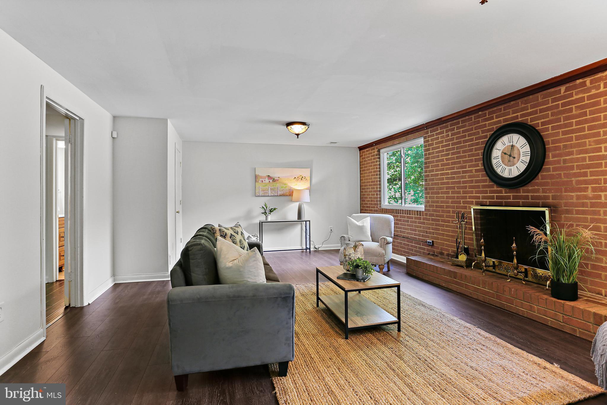 SHERWOOD FOREST MANOR - Residential