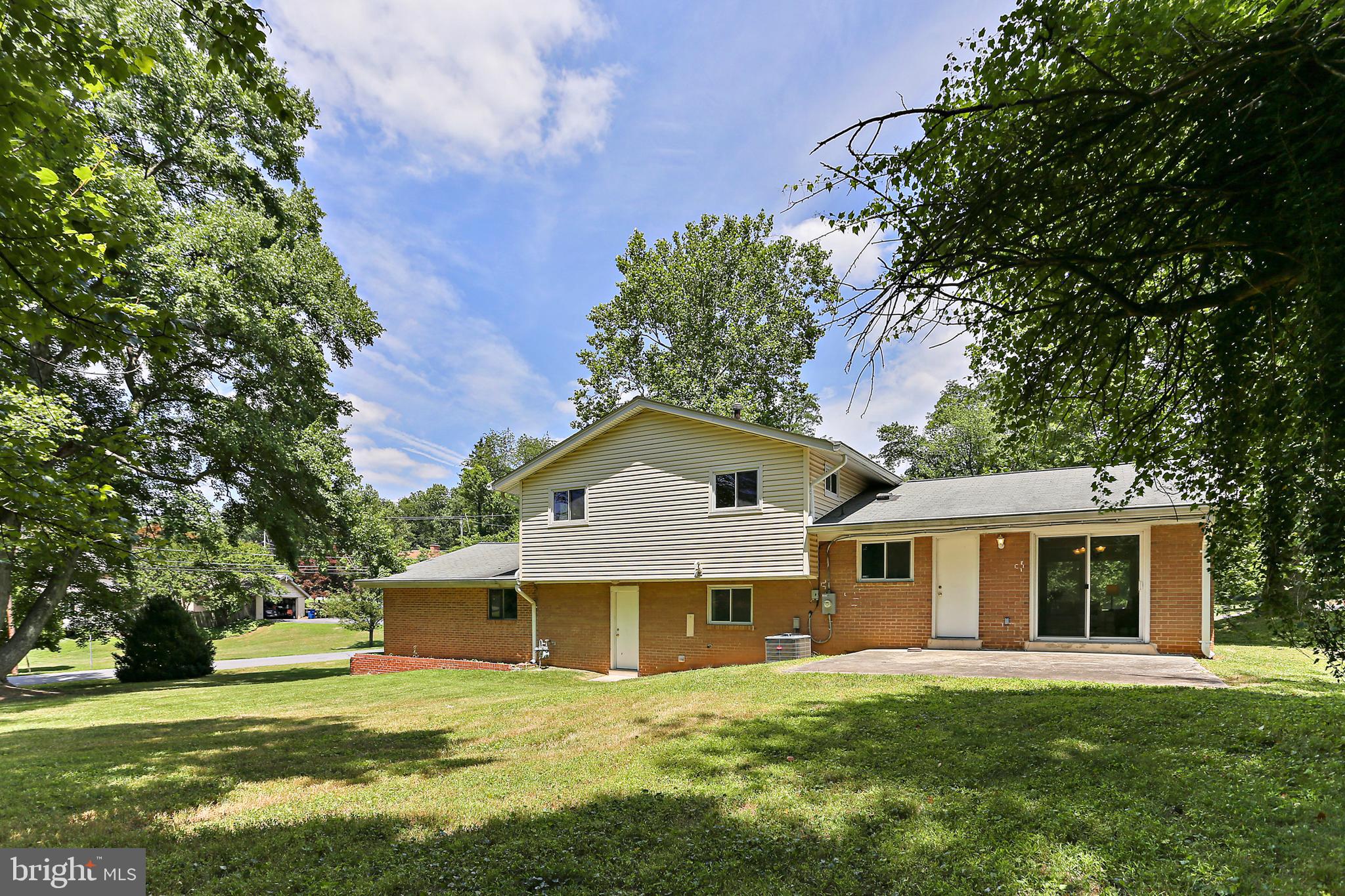 SHERWOOD FOREST MANOR - Residential