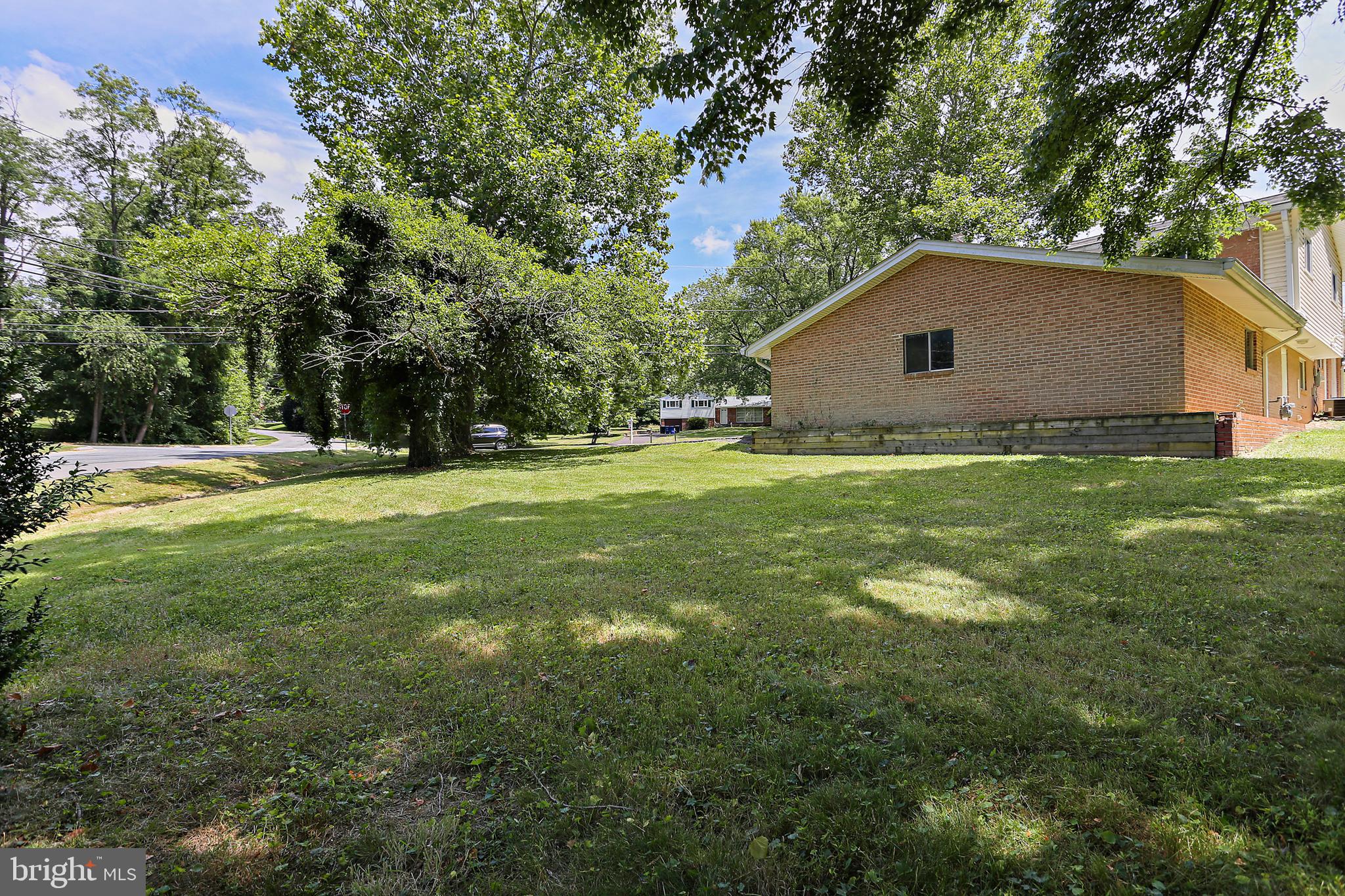 SHERWOOD FOREST MANOR - Residential