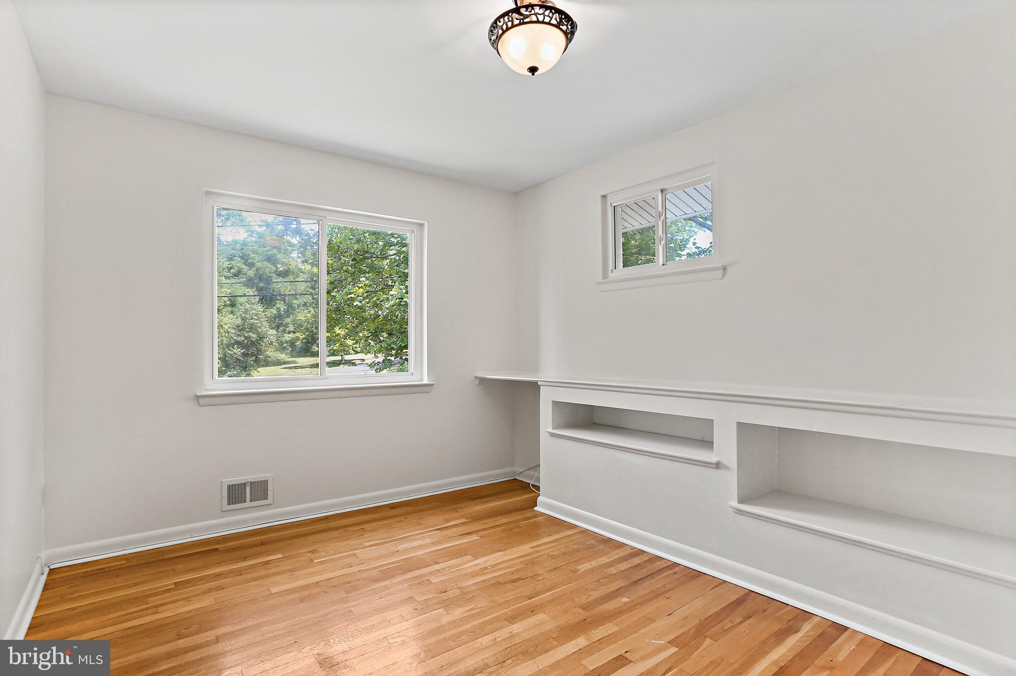 SHERWOOD FOREST MANOR - Residential