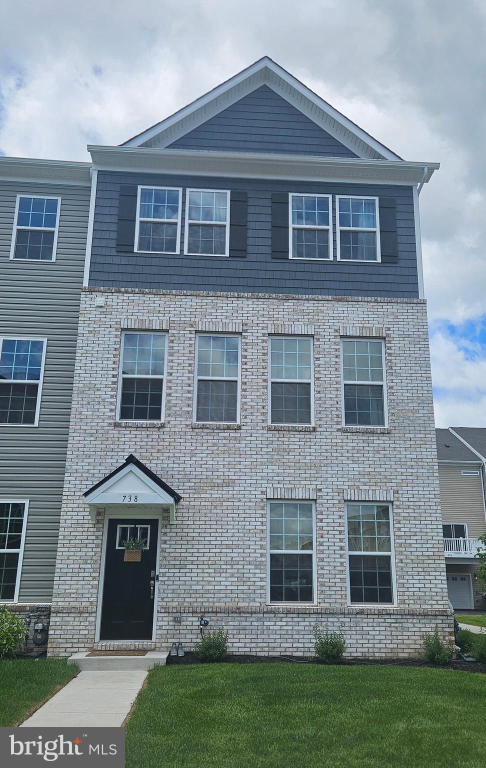 STEELPOINTE - Residential