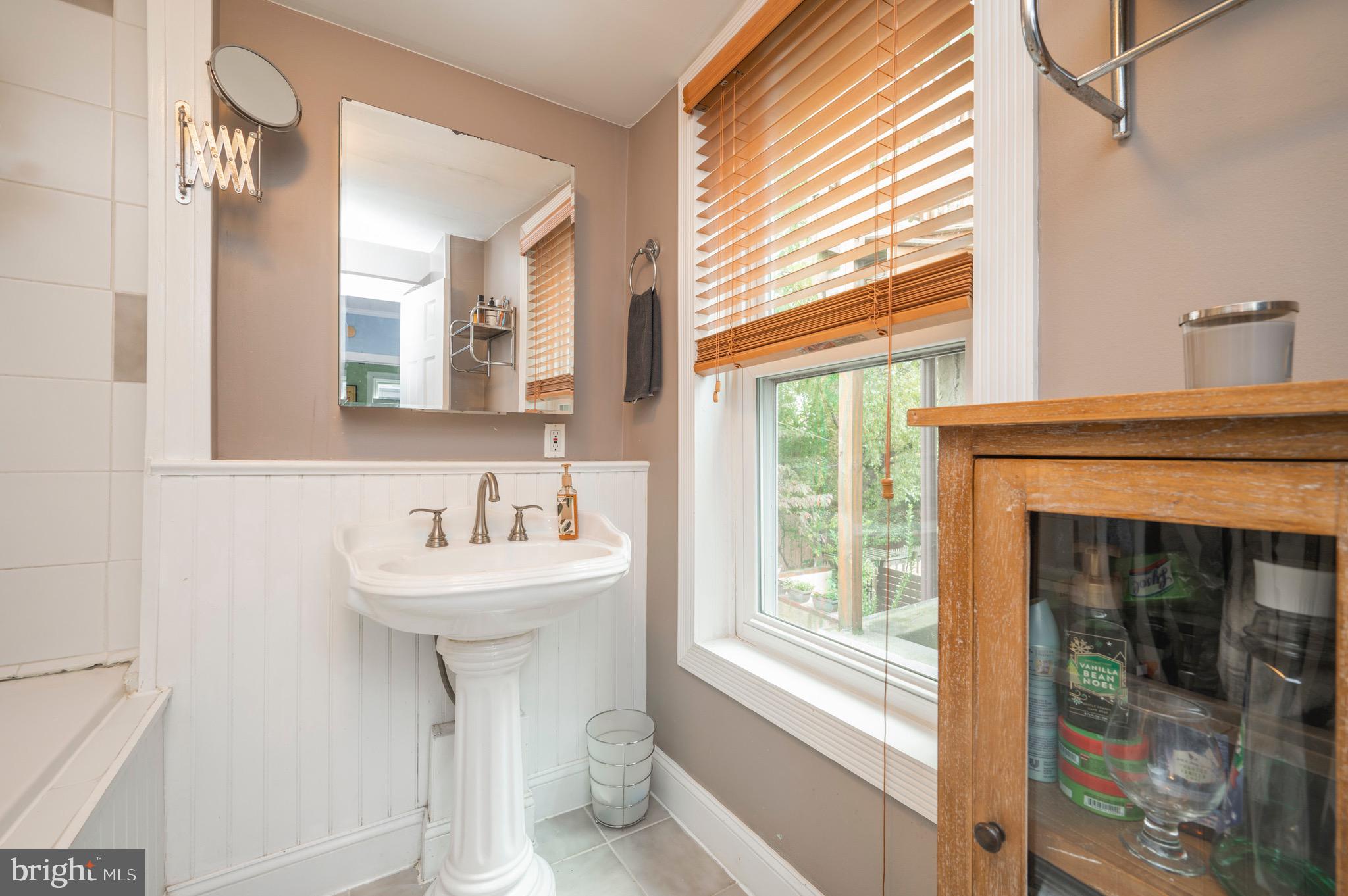 FAIRMOUNT - Residential Lease