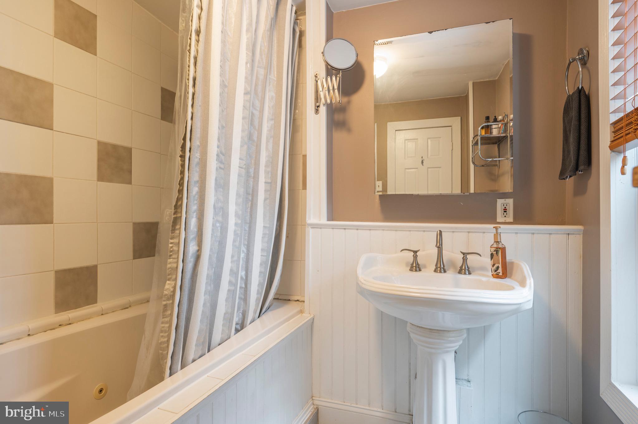 FAIRMOUNT - Residential Lease