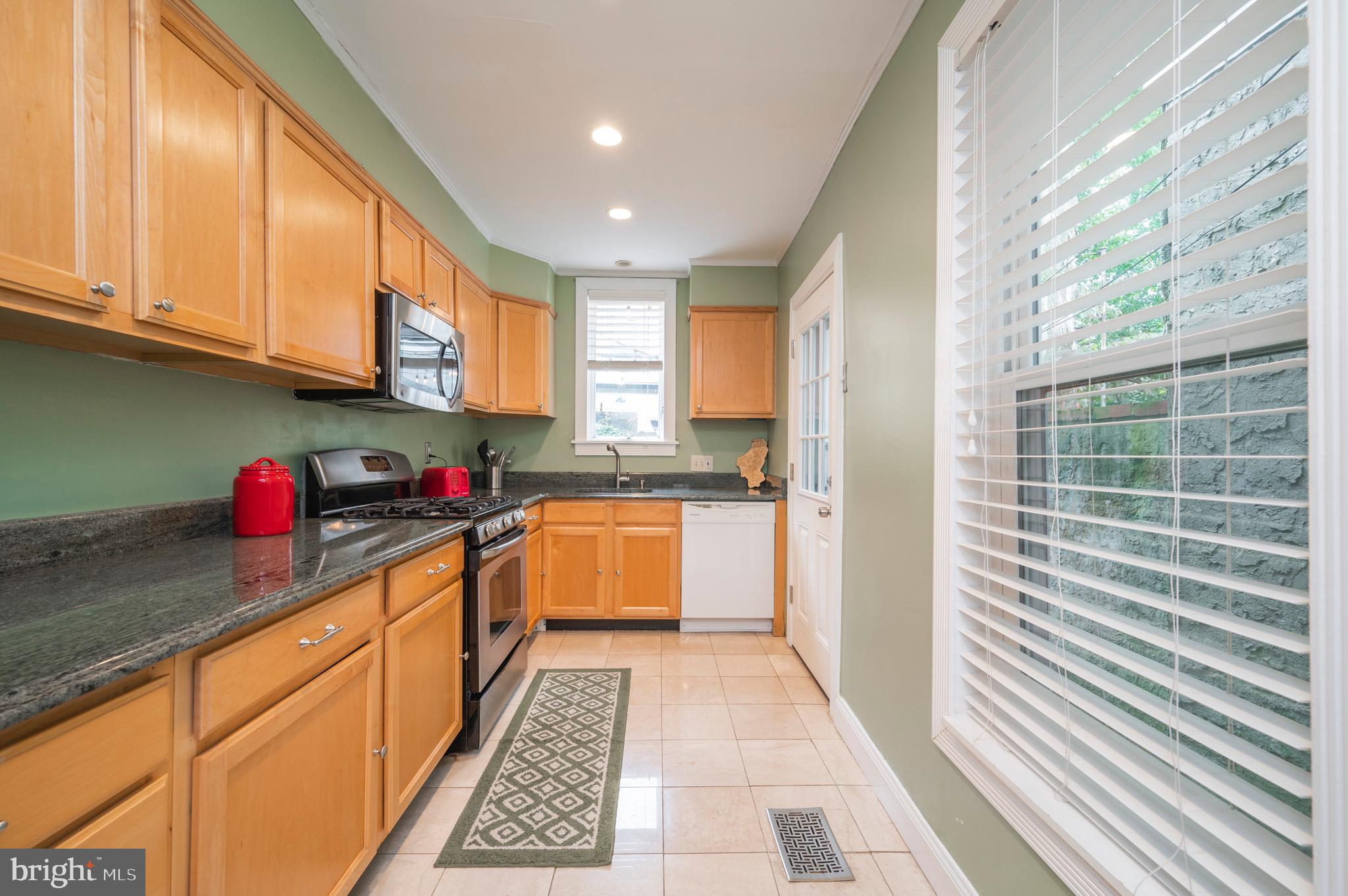 FAIRMOUNT - Residential Lease