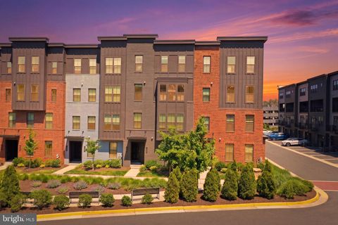 Photo of 12887 Sunrise Ridge Alley, HERNDON, VA 20171 (MLS # VAFX2315266)