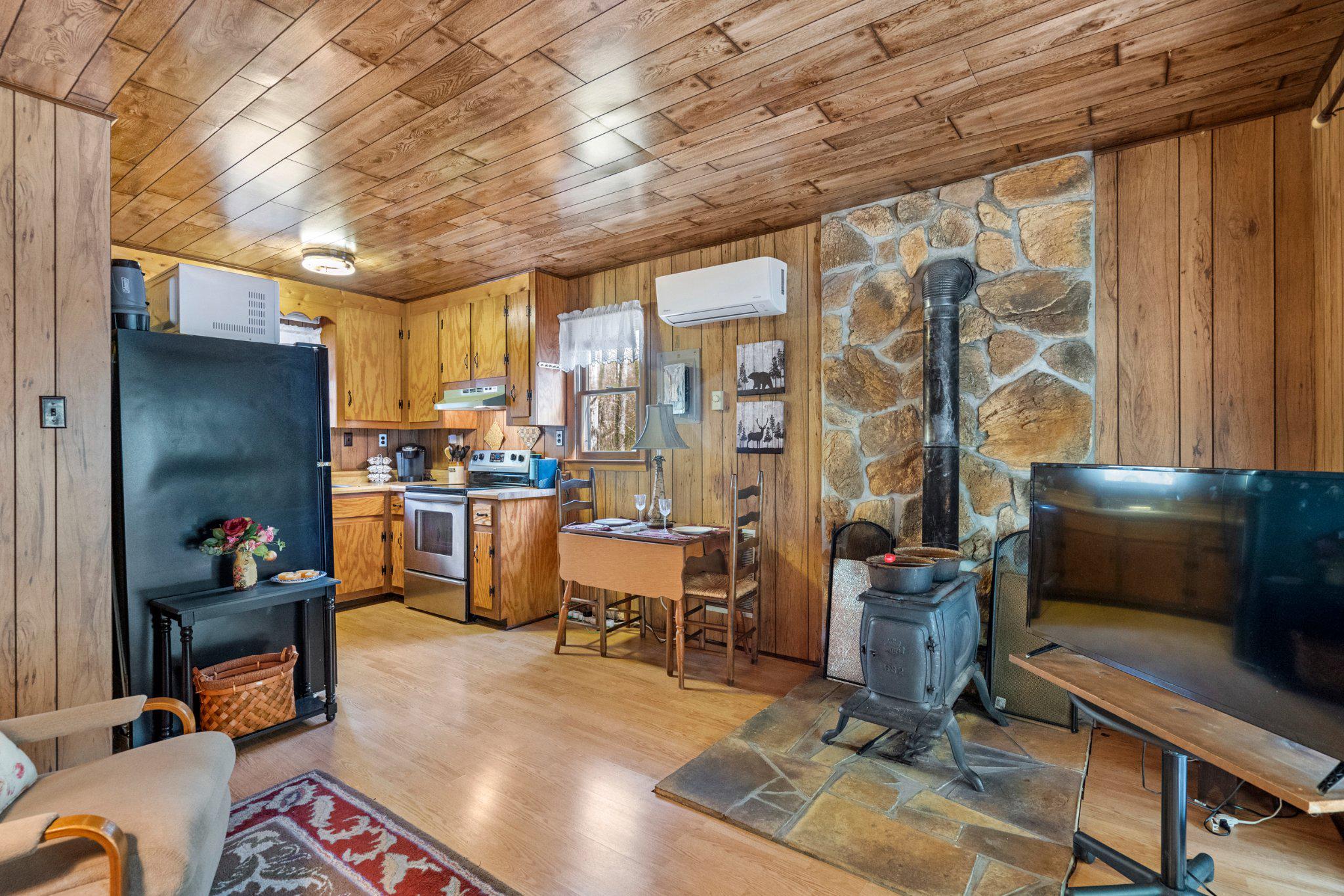 SPRUCE PINE HOLLOW - Residential