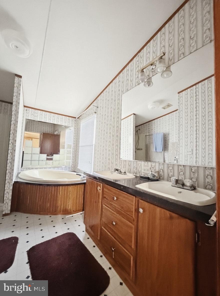 PINEWOOD ACRE - Residential