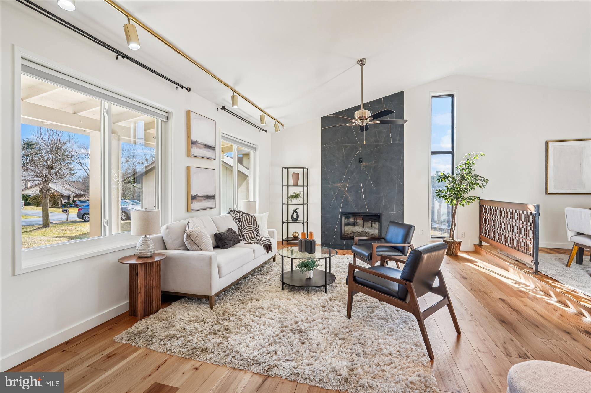 THE POINTS - Residential