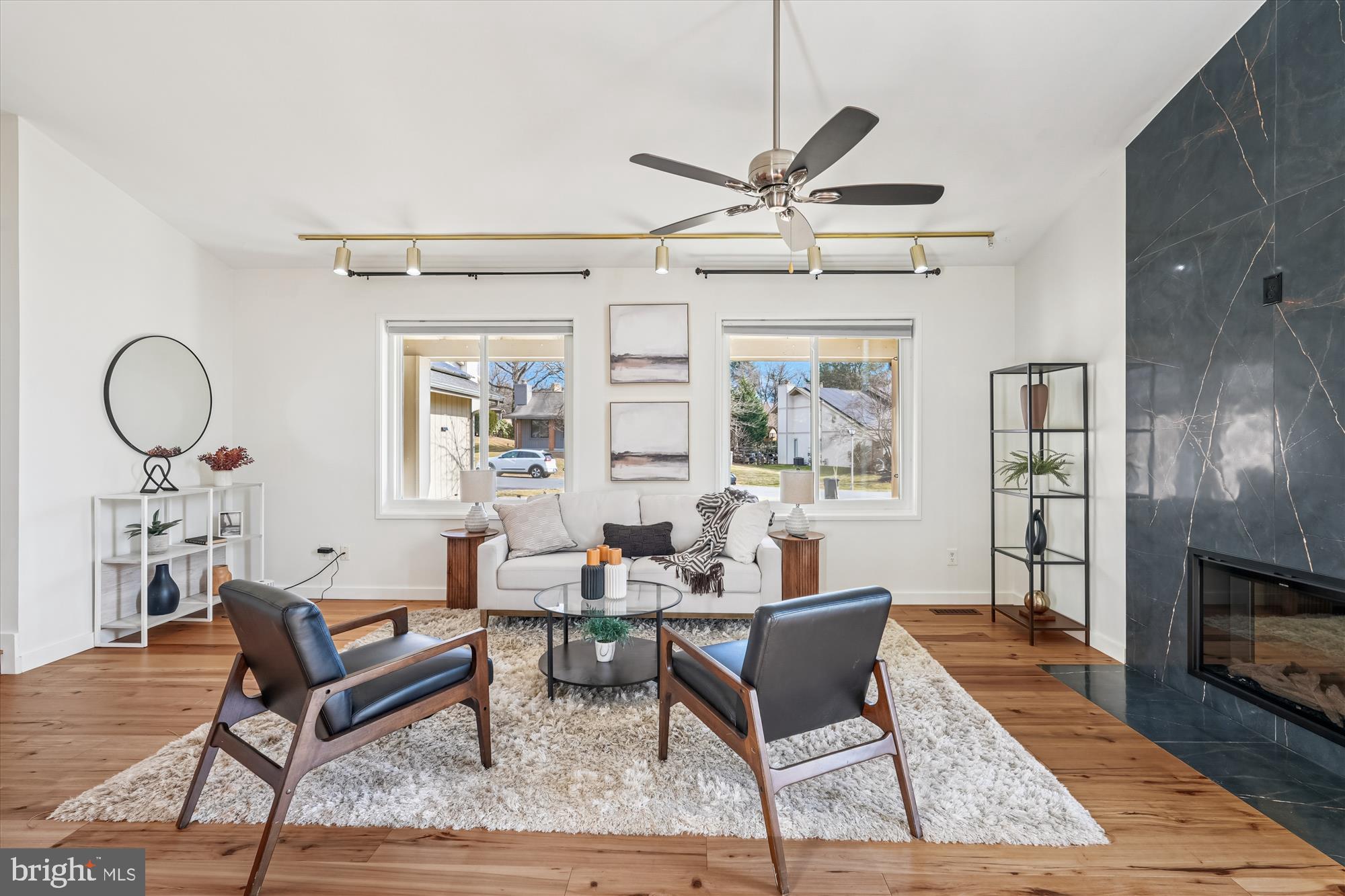 THE POINTS - Residential