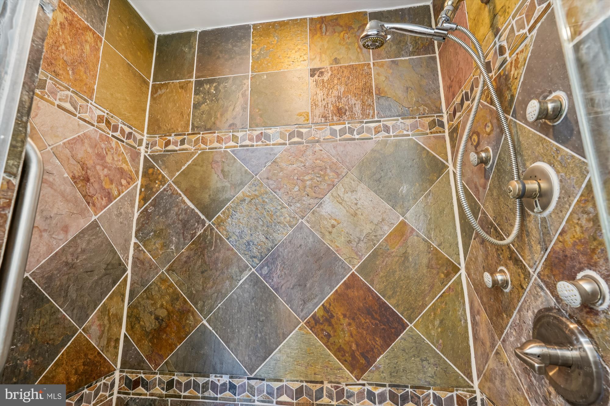 THE POINTS - Residential