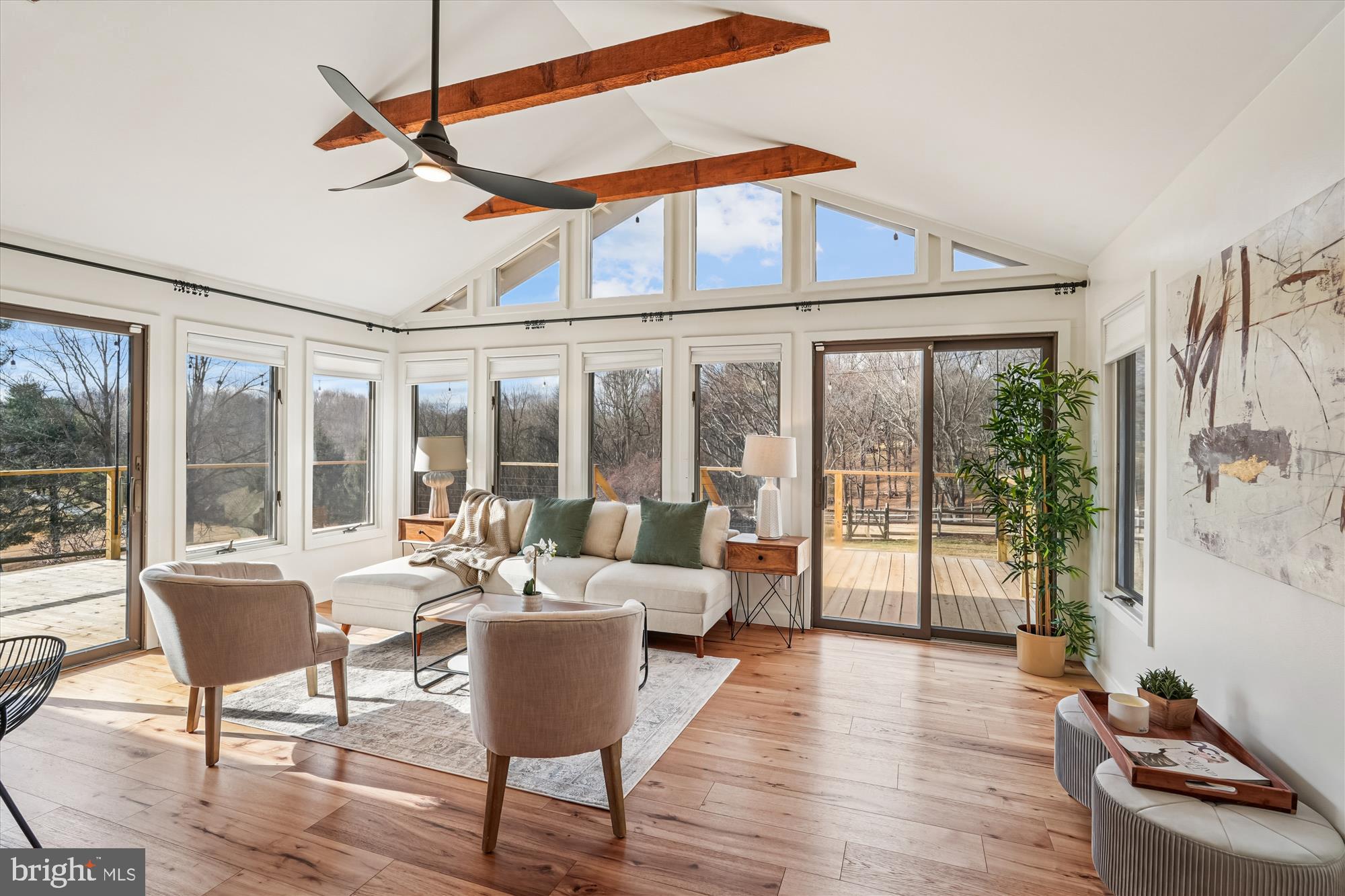 THE POINTS - Residential