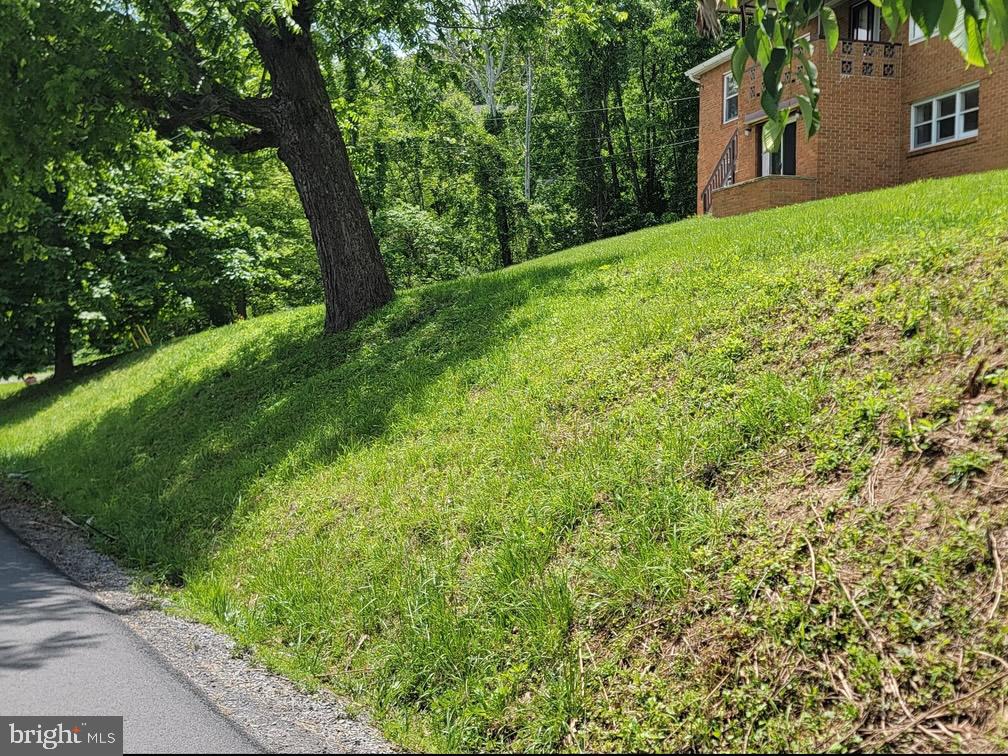 46 POUNDS HOLLOW ROAD