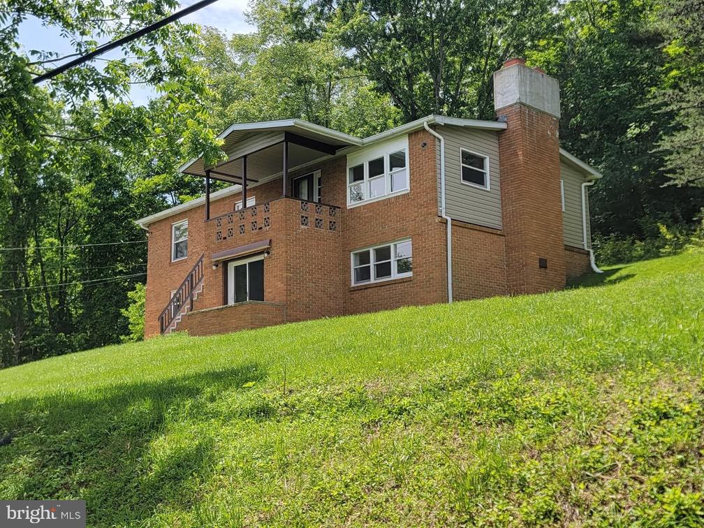 46 POUNDS HOLLOW ROAD