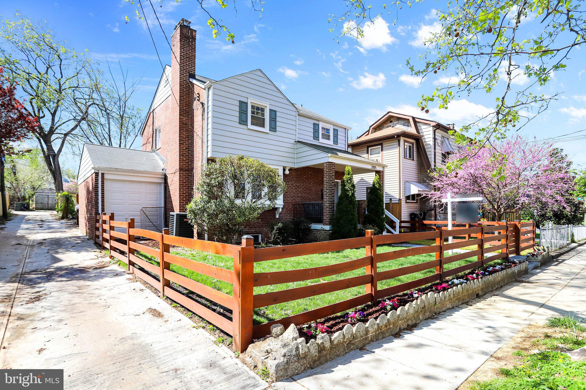 2005 NE LAWRENCE STREET NE