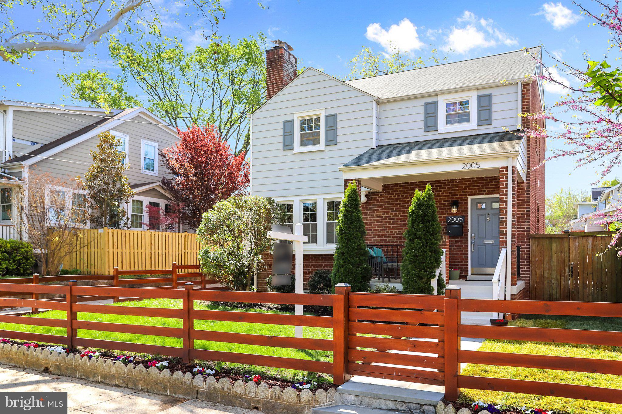 2005 NE LAWRENCE STREET NE