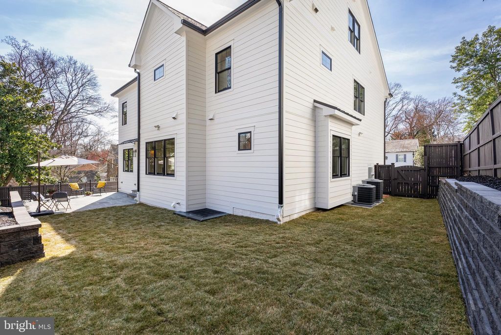 listing image 104