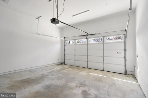 listing image 115