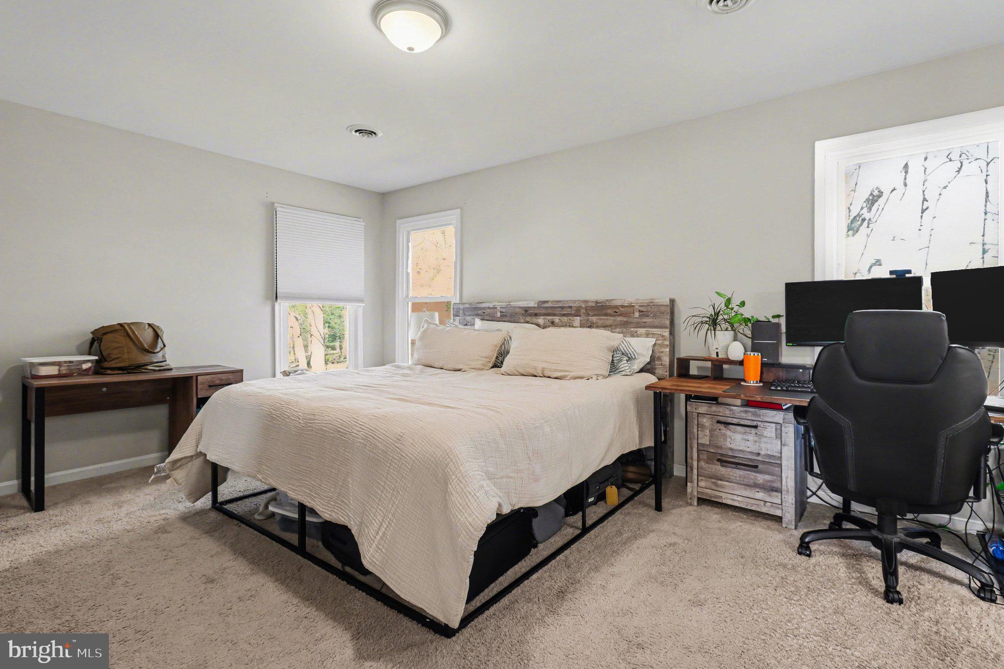 PIEDMONT SQUARE - Residential