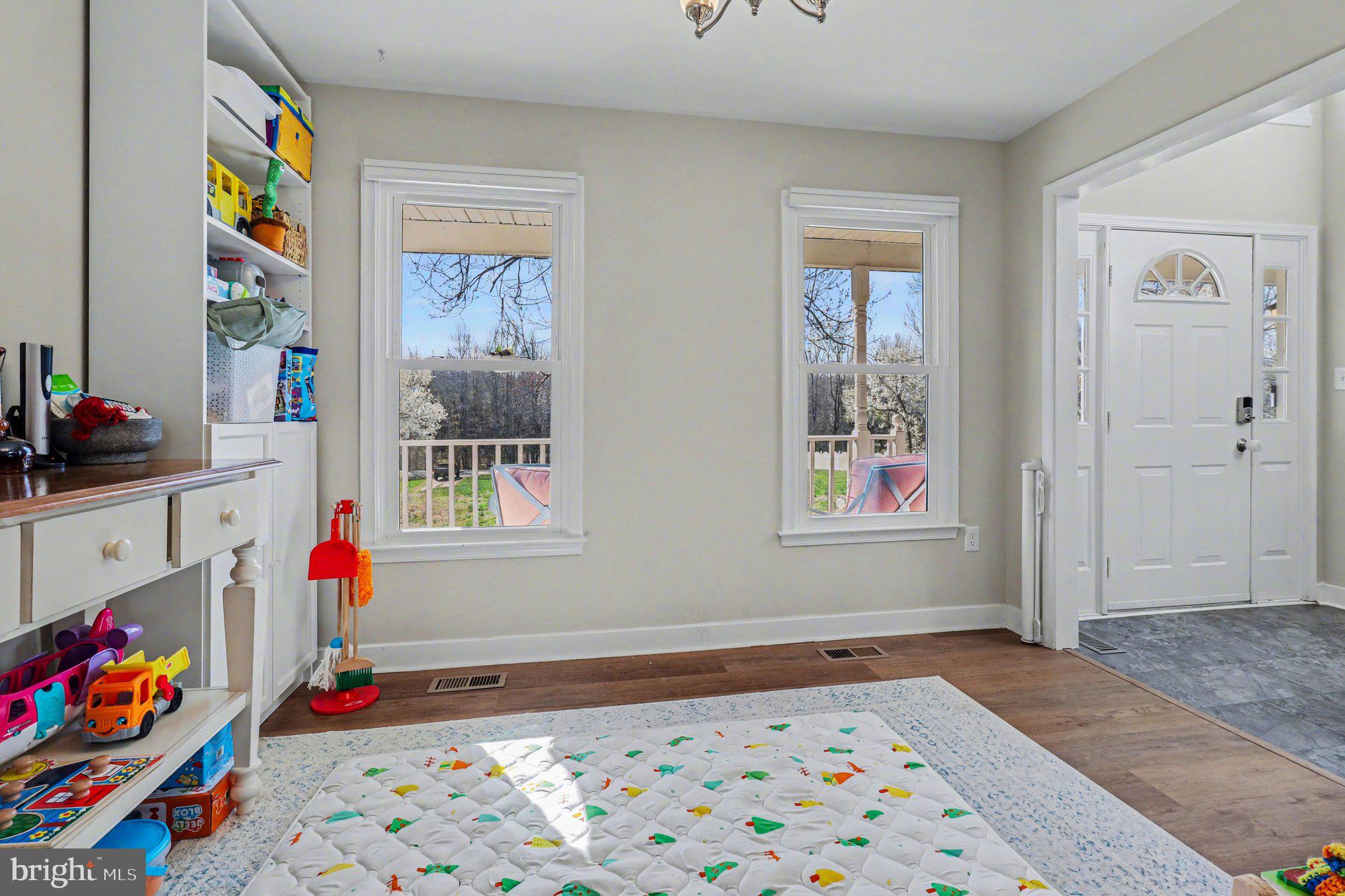 PIEDMONT SQUARE - Residential