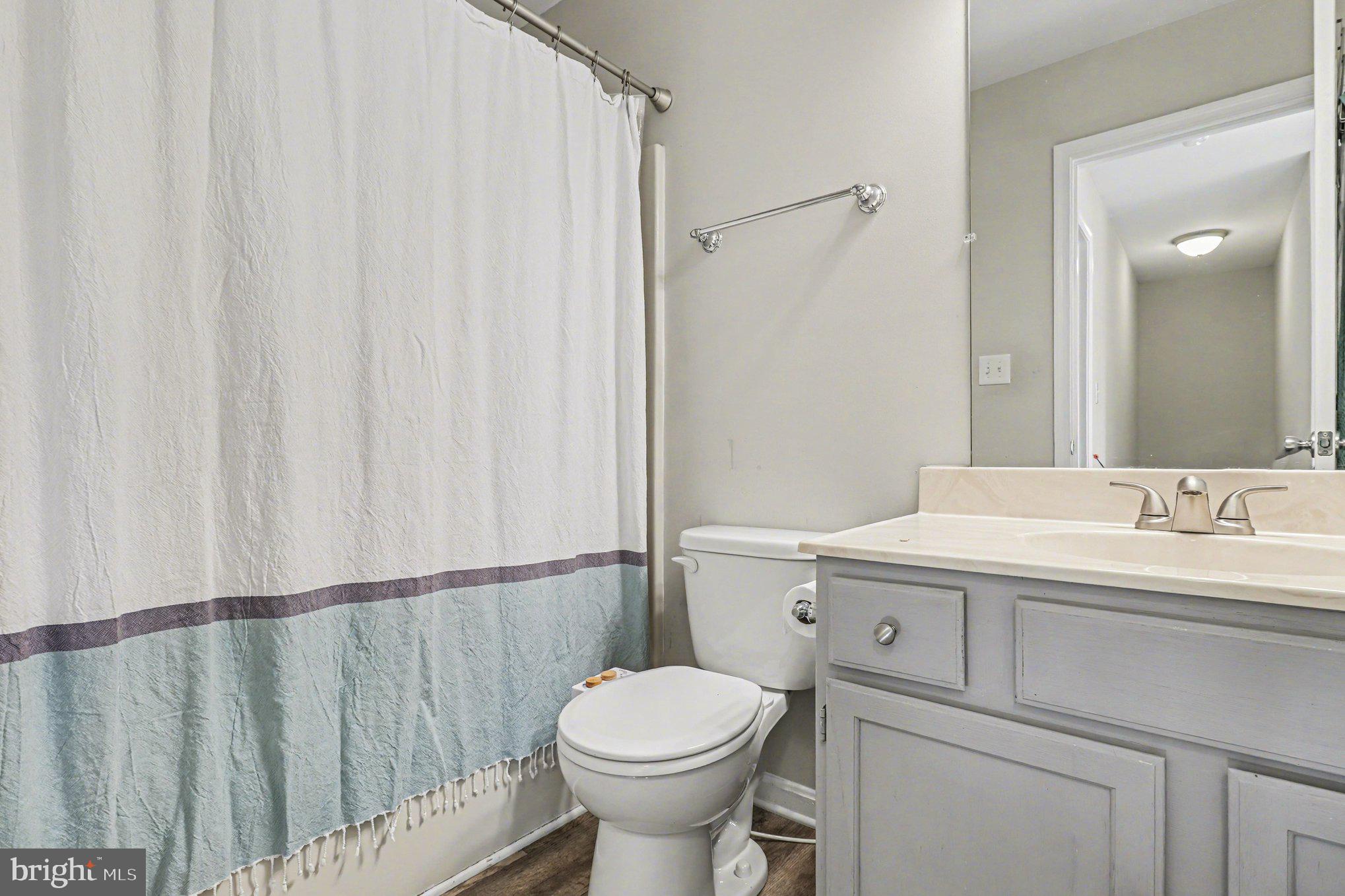 PIEDMONT SQUARE - Residential